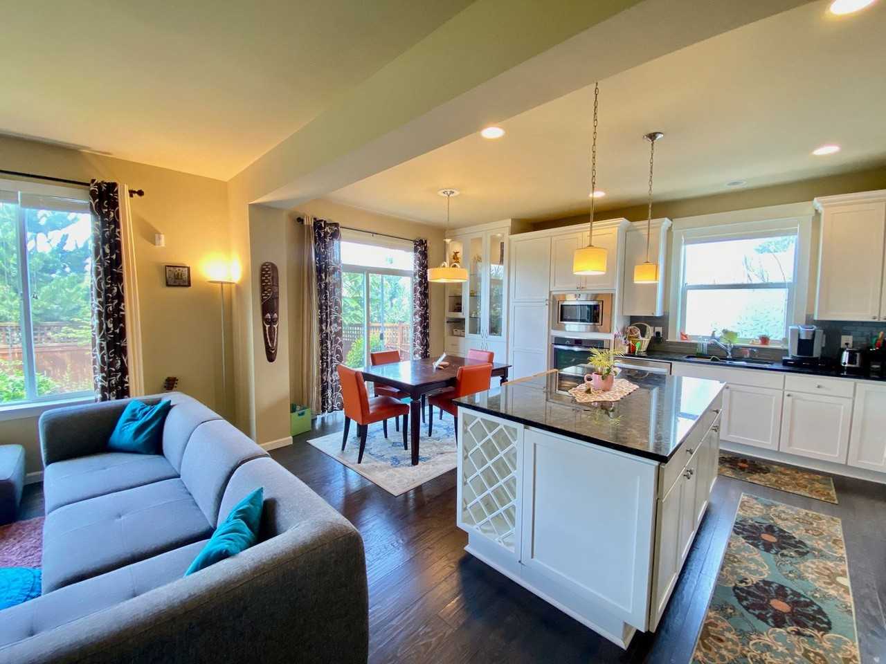 835 Mt Baker Ave Ne - Photo 2 of 26