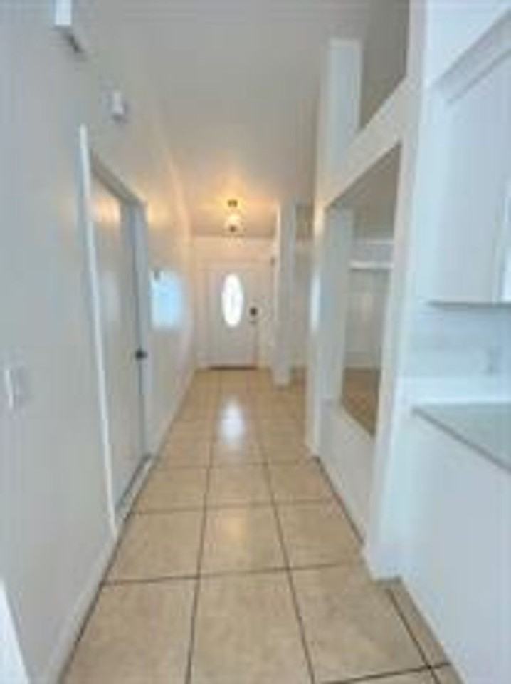 1551 Ortega Ave - Photo 3 of 18