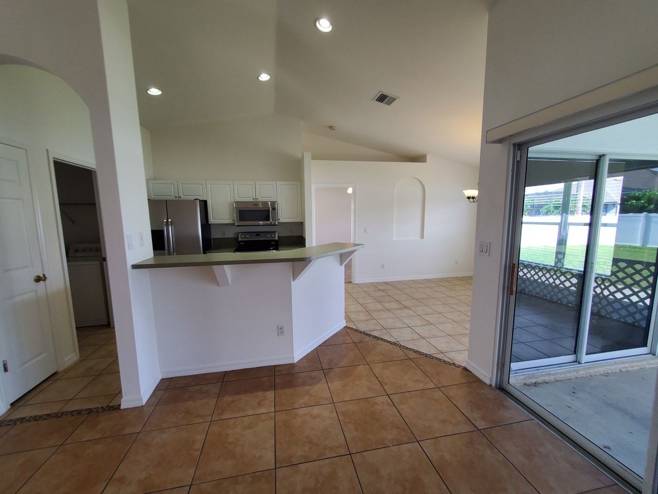 3011 Sw 14th Ct - Photo 4 of 13