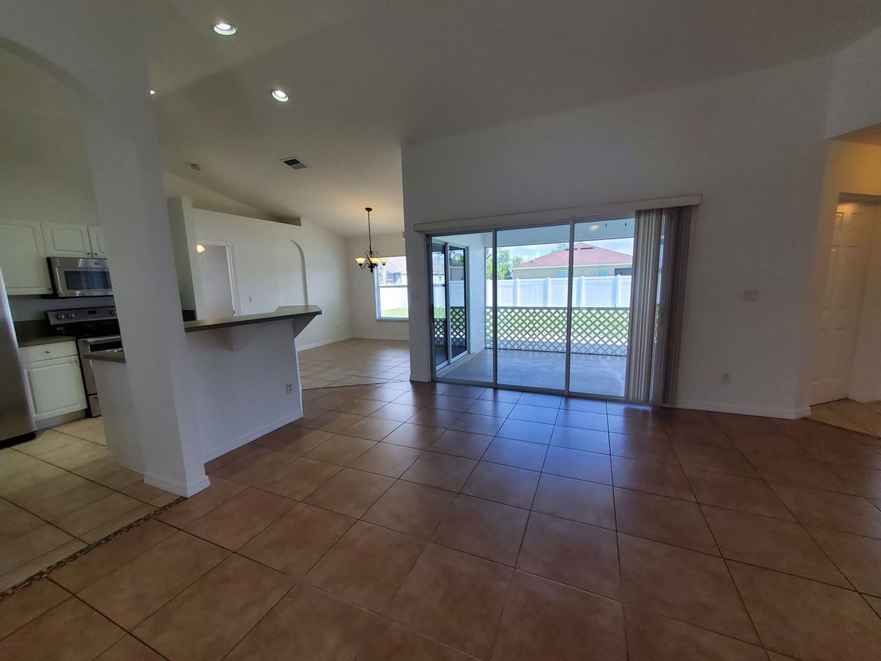 3011 Sw 14th Ct - Photo 3 of 13