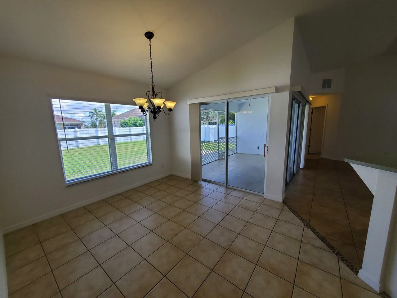 3011 Sw 14th Ct - Photo 7 of 13