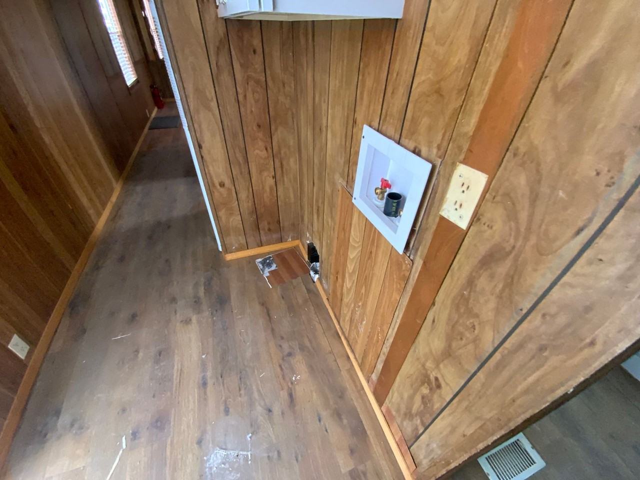 646 Lisa Ct - Photo 7 of 18