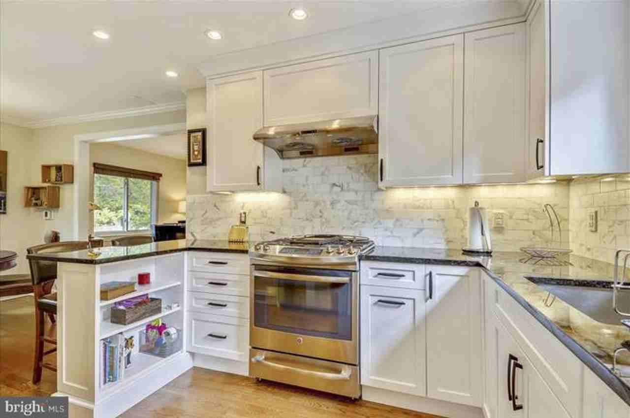 7407 Wildwood Dr - Photo 3 of 6