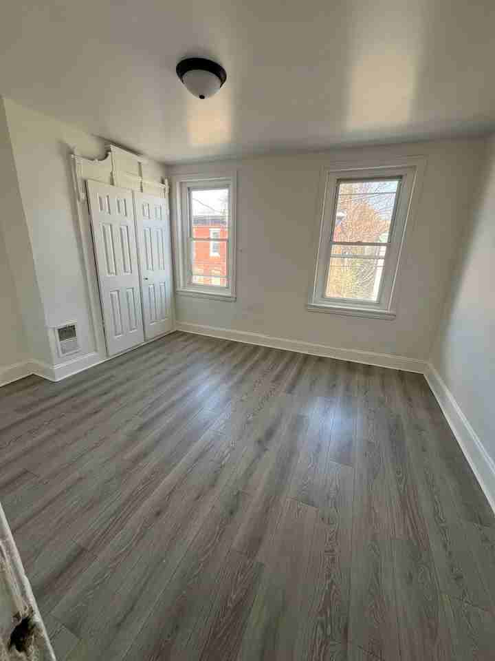 2406 N 28th St - Photo 4 of 11