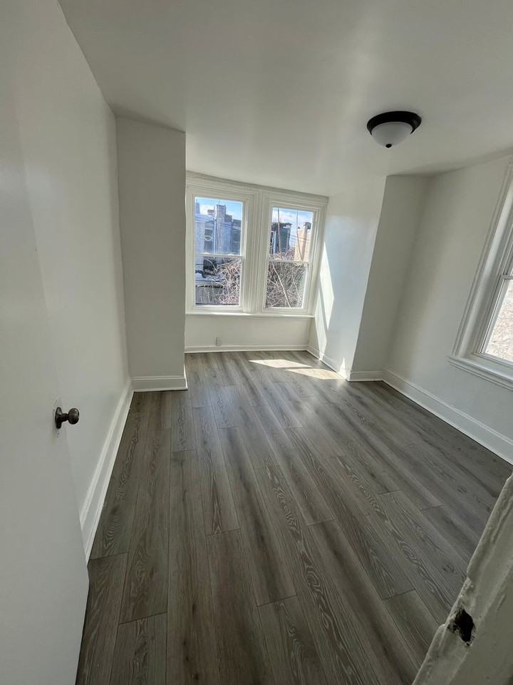 2406 N 28th St - Photo 6 of 11