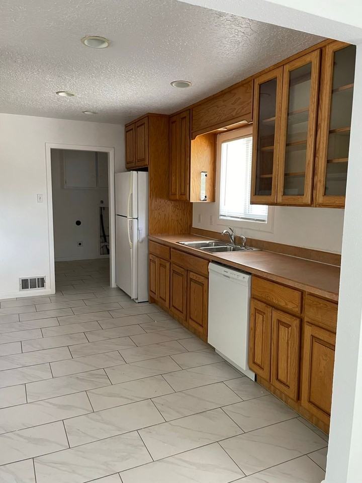 1401 Cagua Dr Ne - Photo 5 of 24