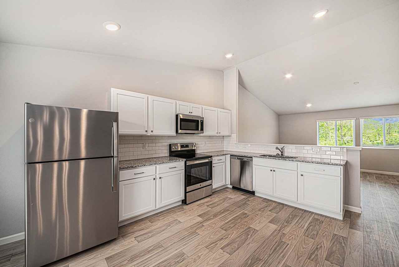 7444 Lovers Ln - Photo 4 of 24