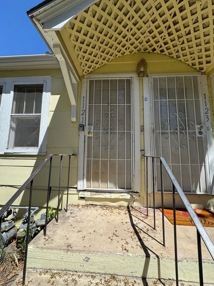 1121 E 2nd St - Photo 3 of 23