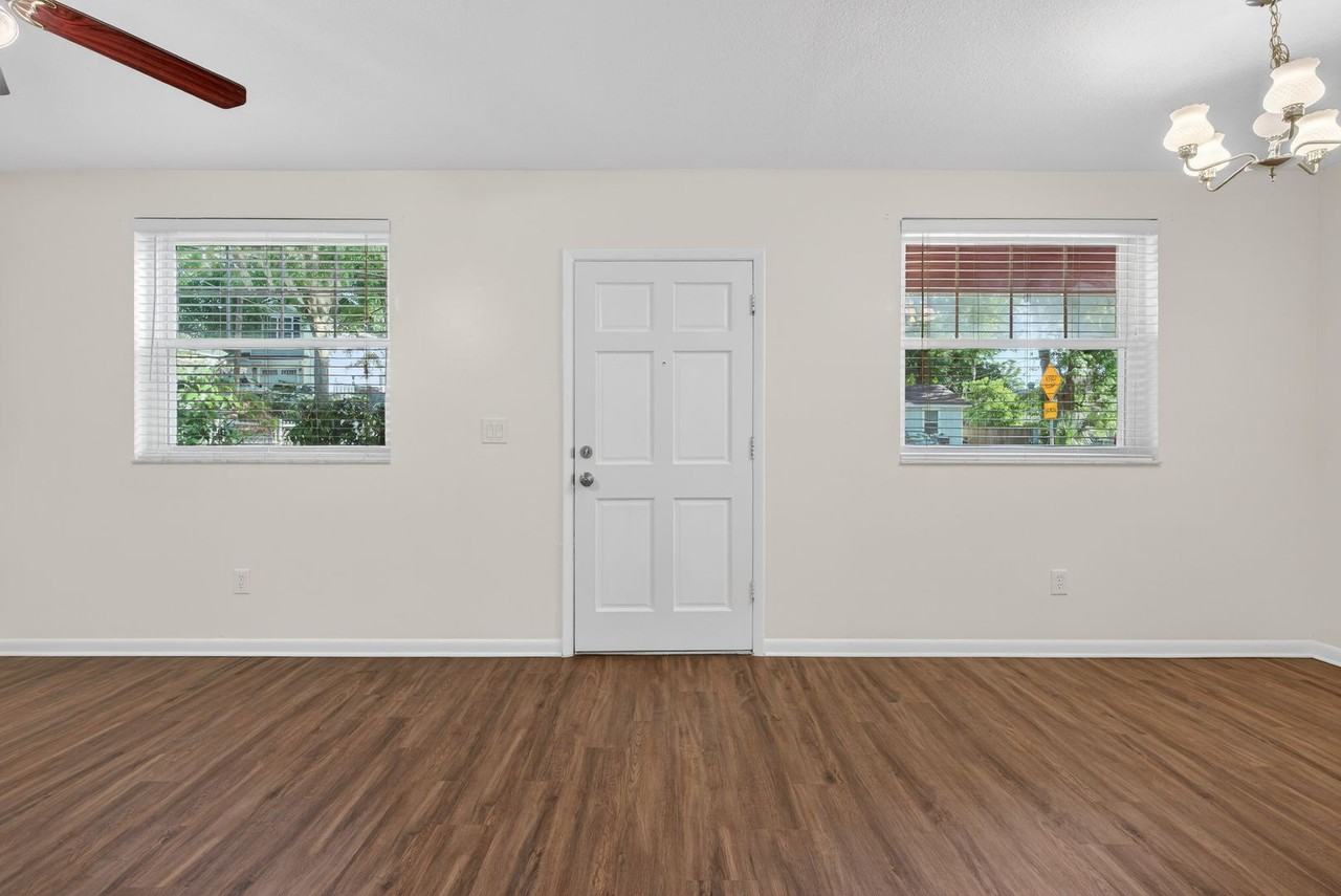 8009 Jasper Ave - Photo 4 of 30