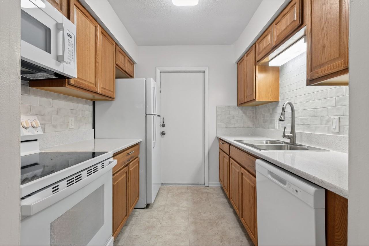 8009 Jasper Ave - Photo 7 of 30