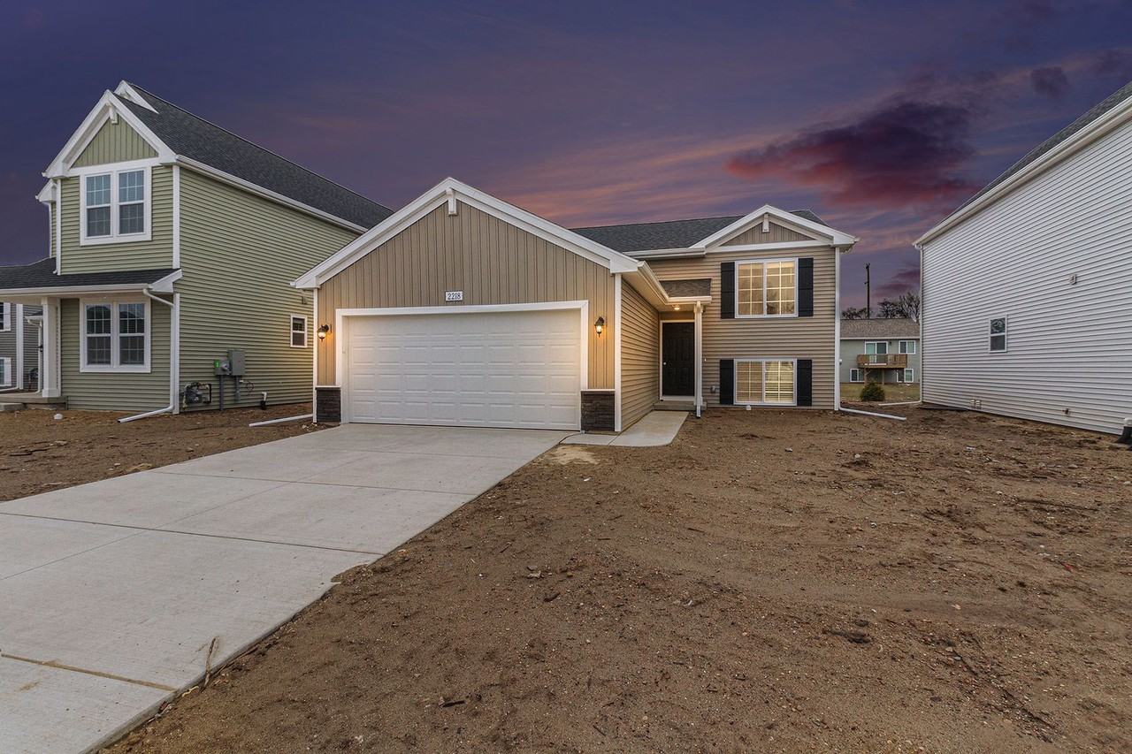7669 Courtyard Pl - Photo 3 of 26