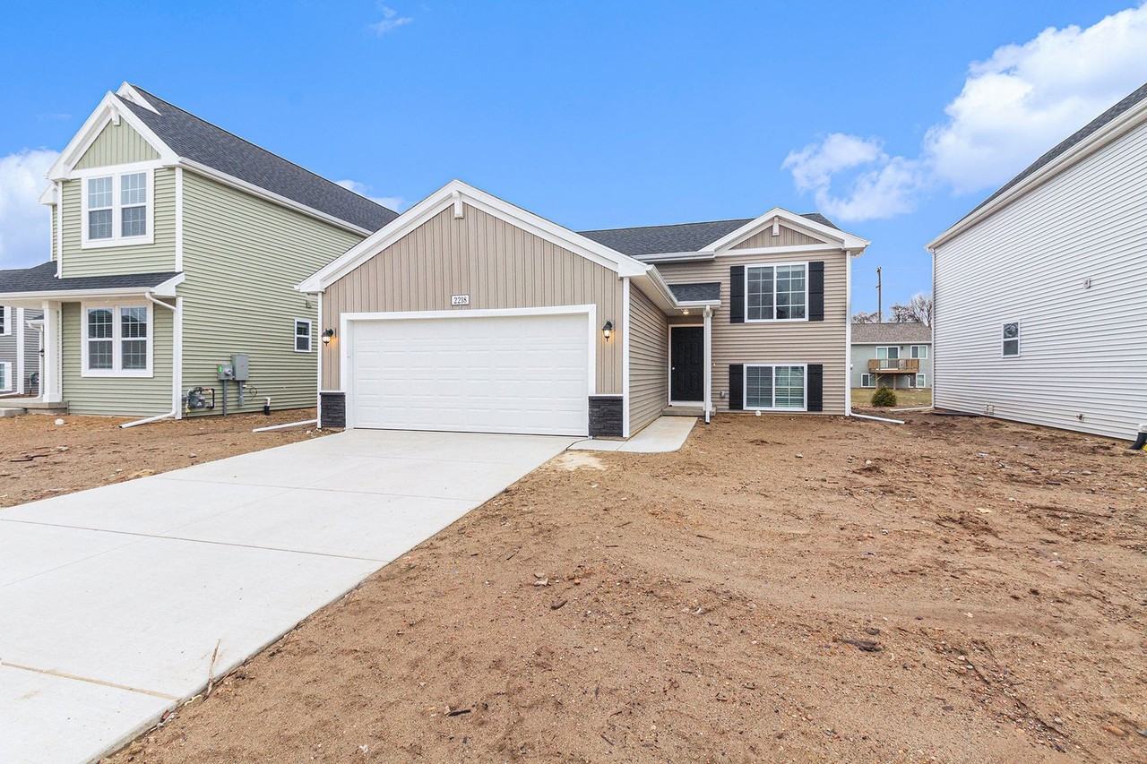 7669 Courtyard Pl - Photo 5 of 26