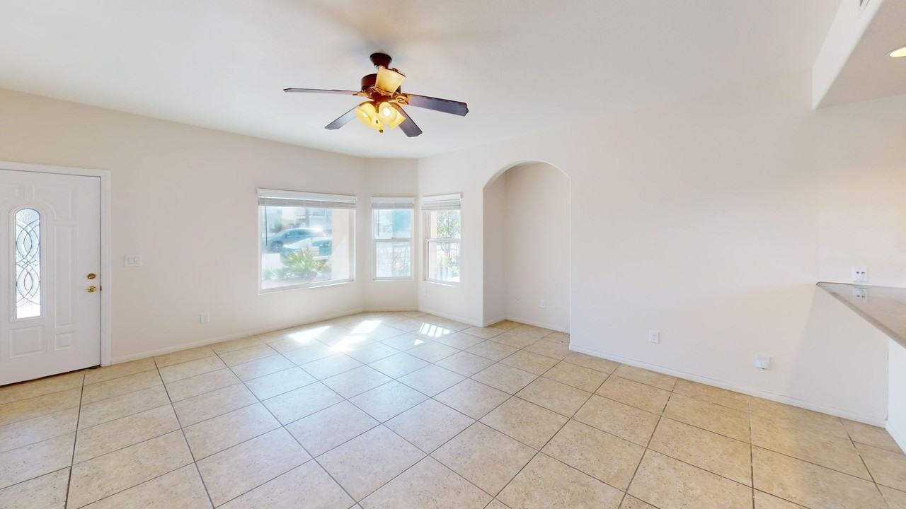 256 Elm Ave - Photo 4 of 28