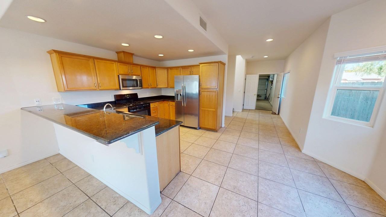 256 Elm Ave - Photo 5 of 28