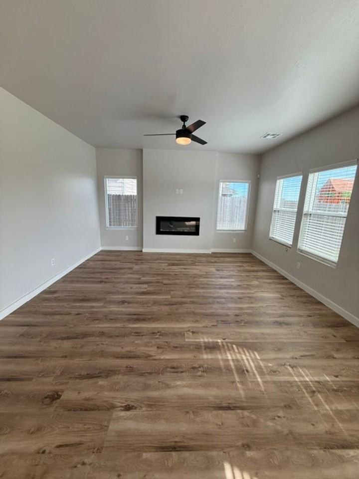 15204 Bedford Rd - Photo 5 of 26