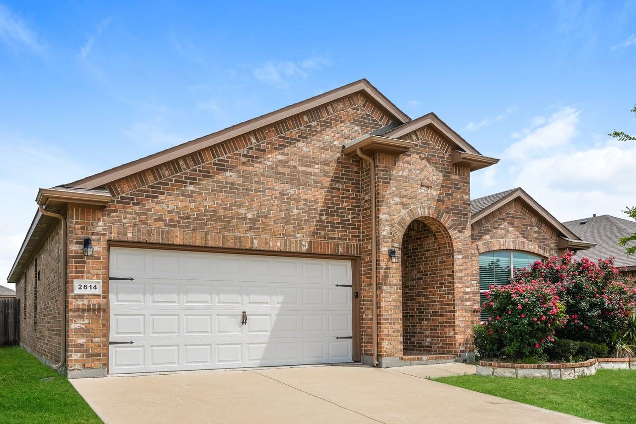 2614 Lavender Ln - Photo 3 of 16