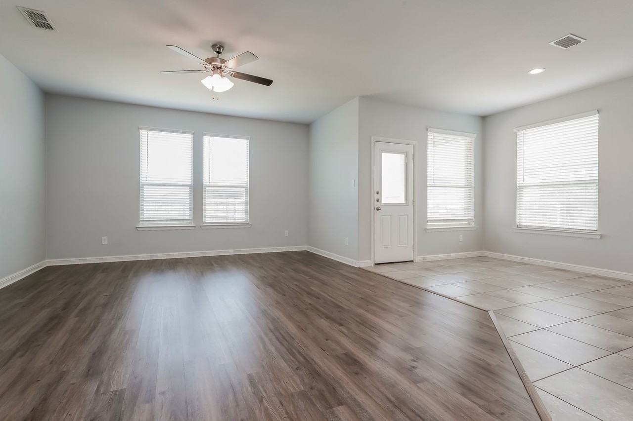 2614 Lavender Ln - Photo 4 of 16