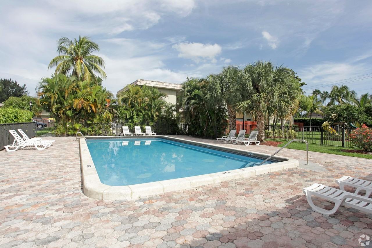 Sunshine Apartments at Sabal Pointe - Photo 2 of 8