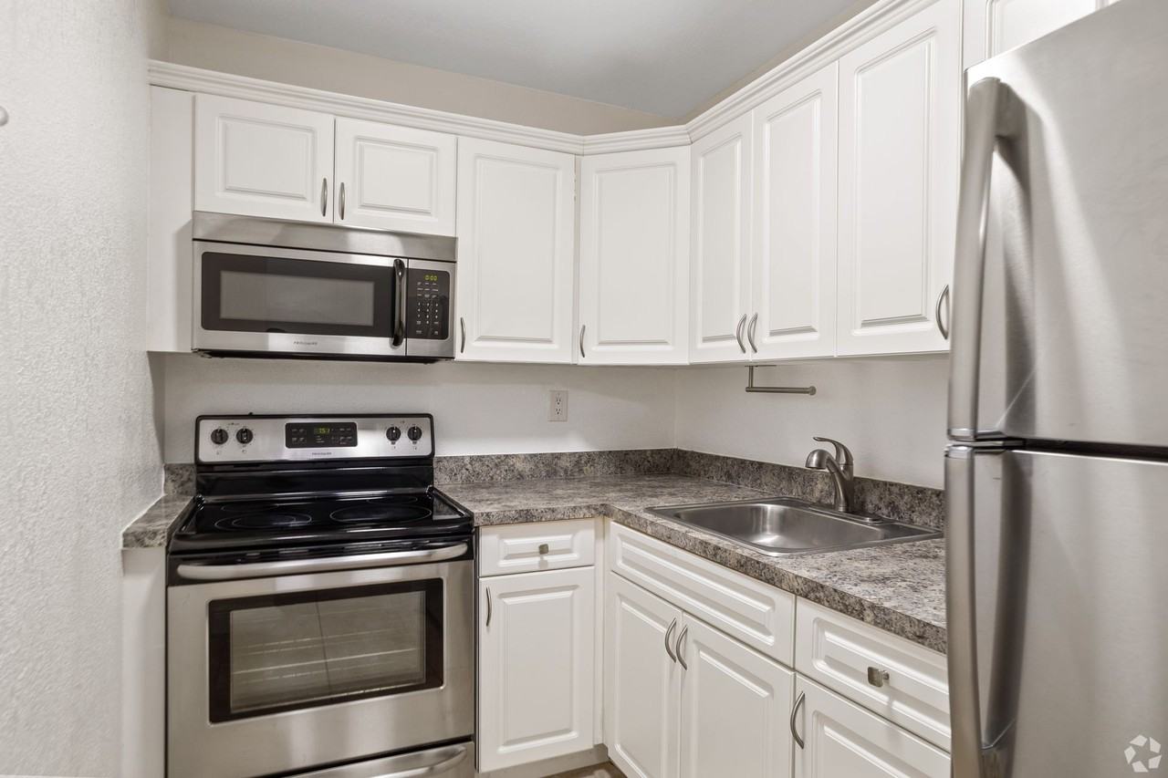 Sunshine Apartments at Sabal Pointe - Photo 4 of 8