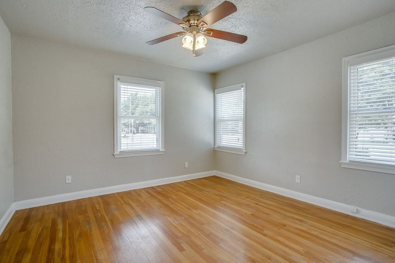 2601 27th St - Photo 2 of 16