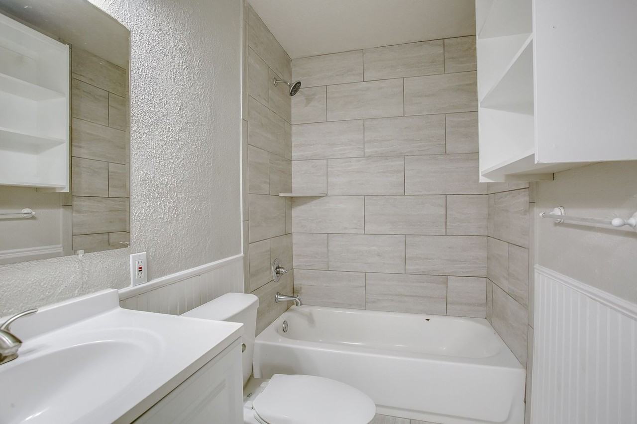 2601 27th St - Photo 3 of 16