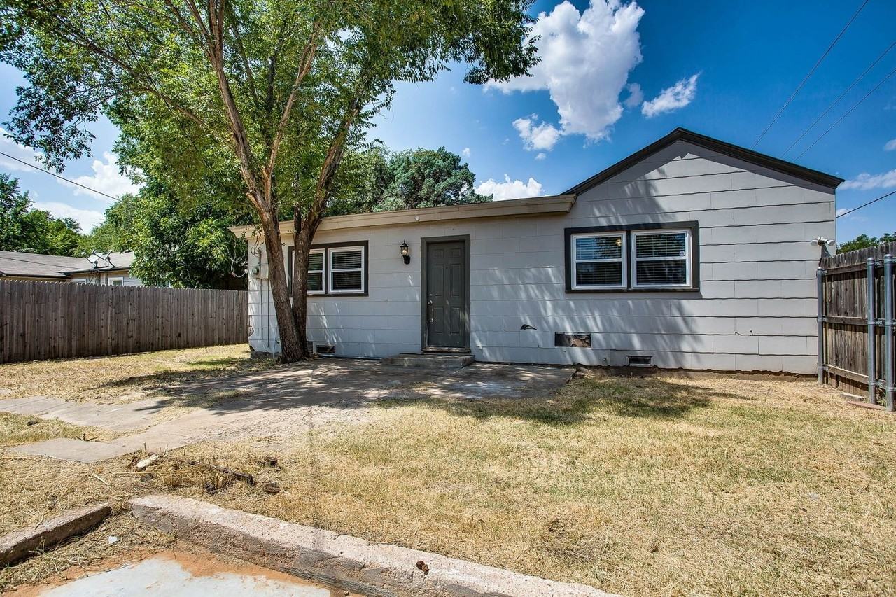 2601 27th St - Photo 5 of 16