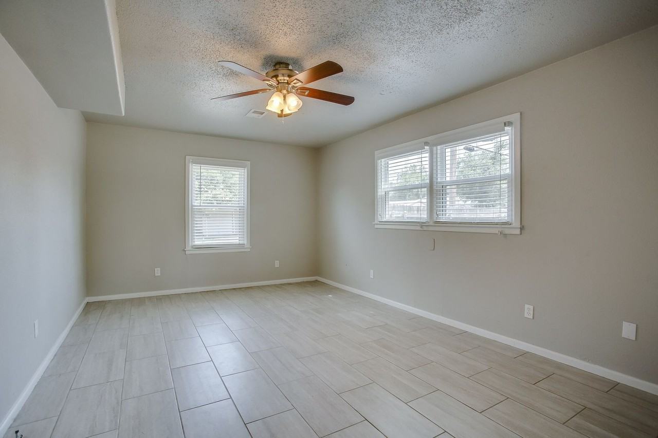 2601 27th St - Photo 6 of 16