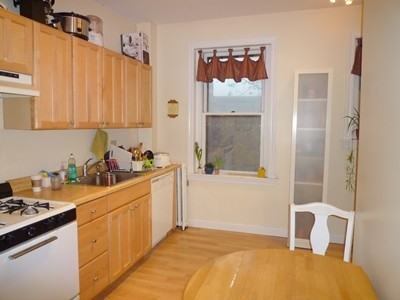 164 Strathmore Rd #21 - Photo 4 of 11