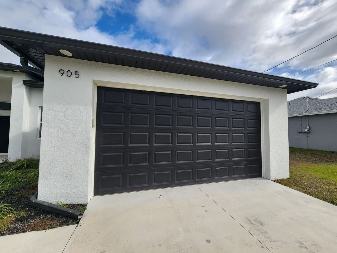 905 Nw 1st St - Photo 2 of 10