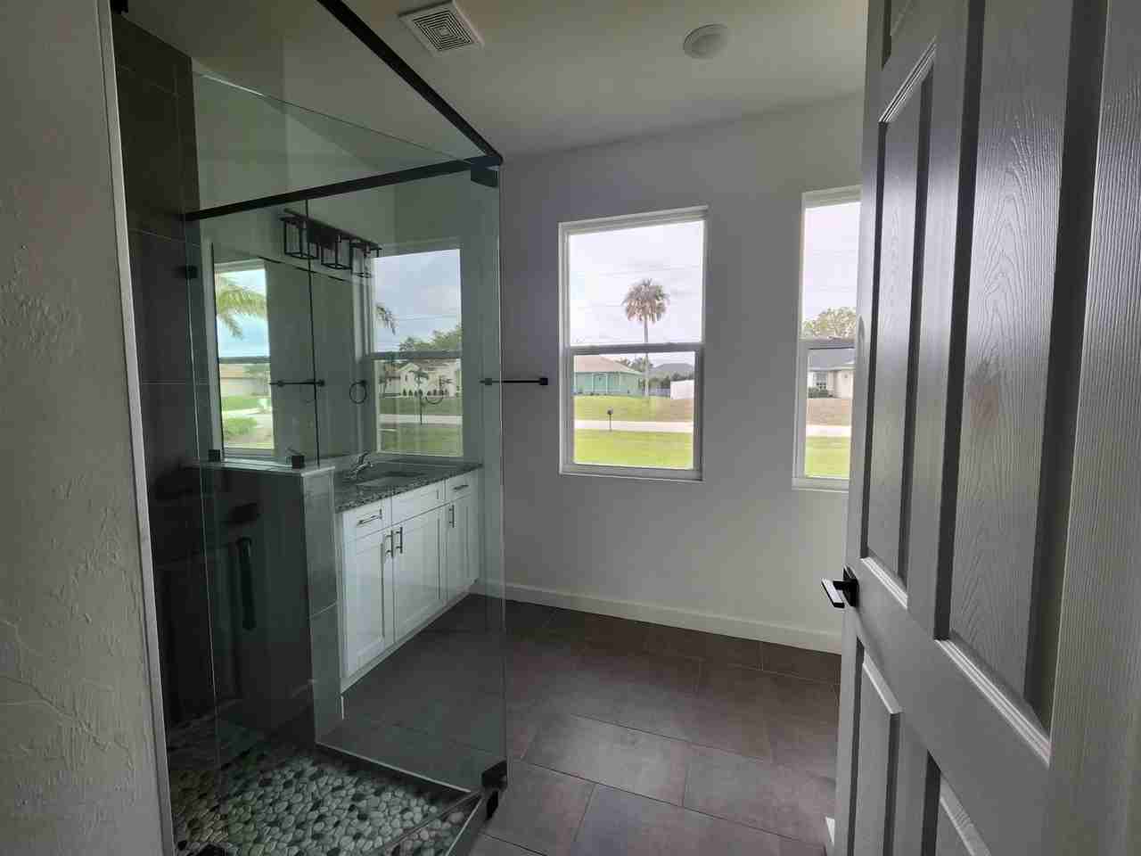 905 Nw 1st St - Photo 6 of 10