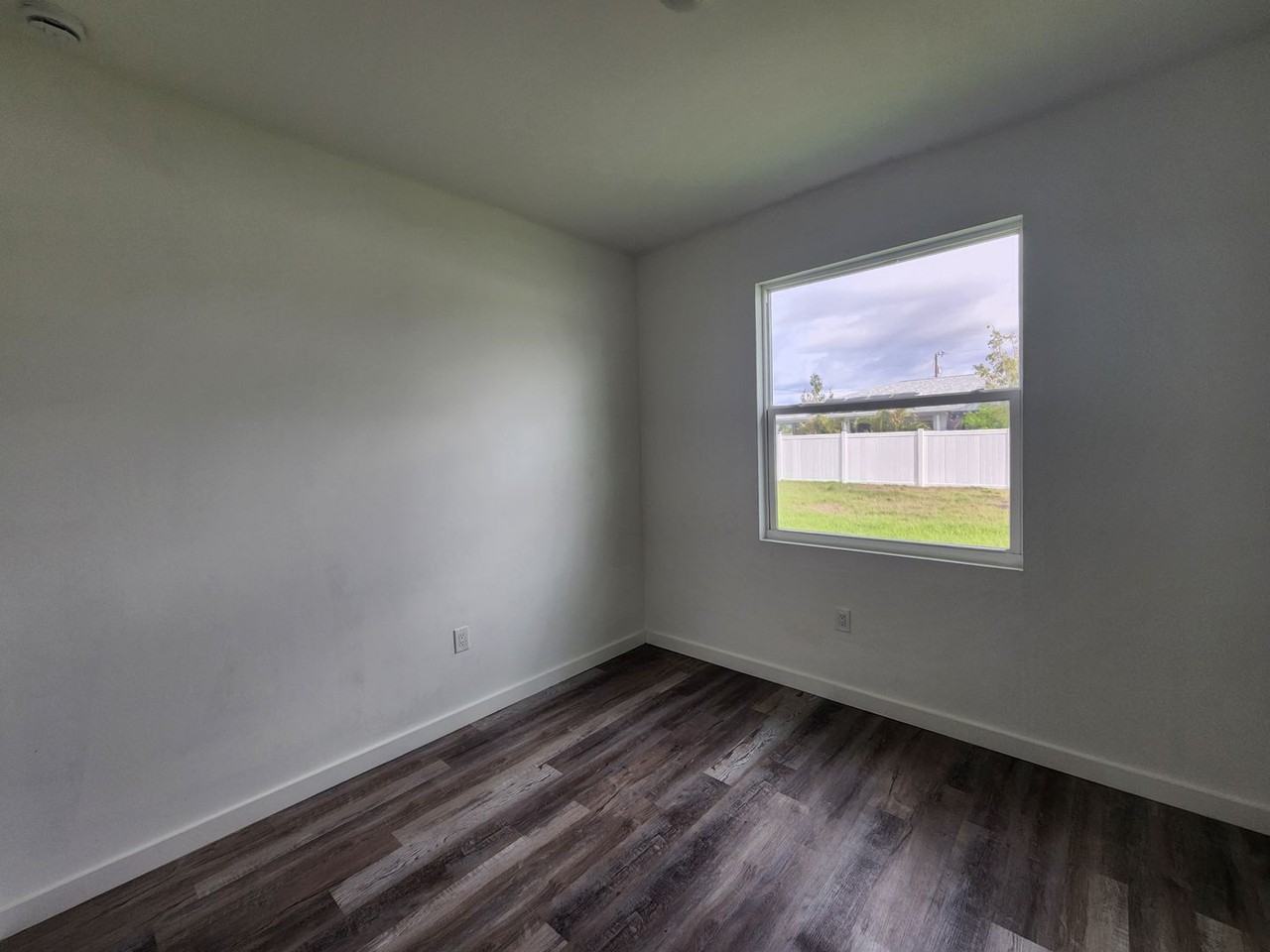 905 Nw 1st St - Photo 7 of 10