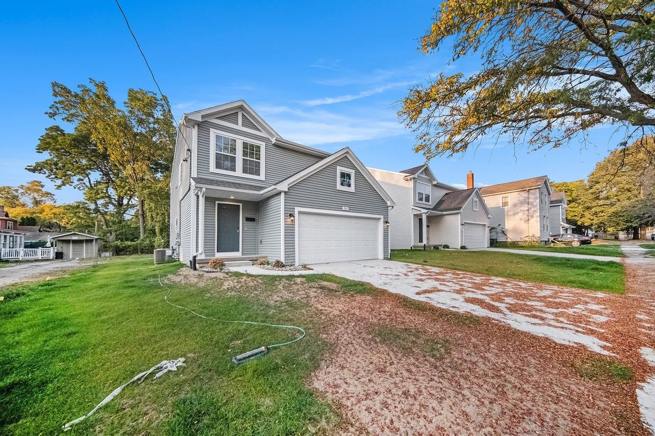 1316 Forest View Dr - Photo 2 of 21