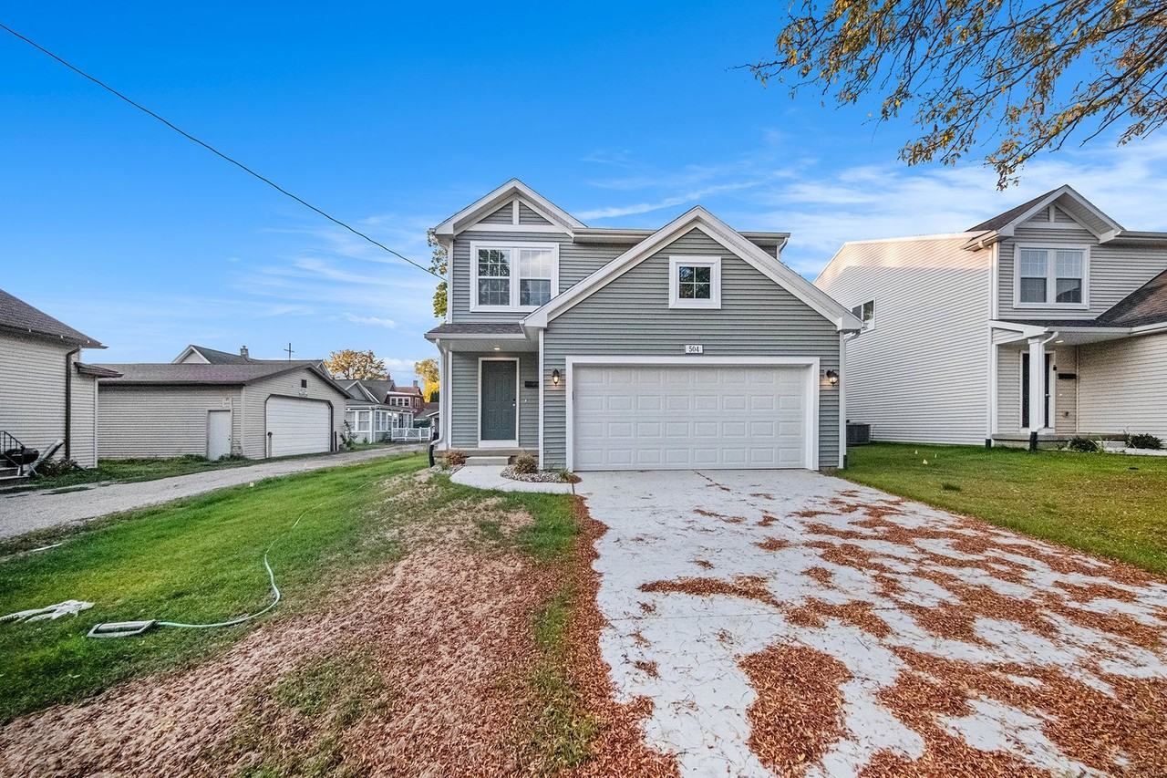 1316 Forest View Dr - Photo 3 of 21