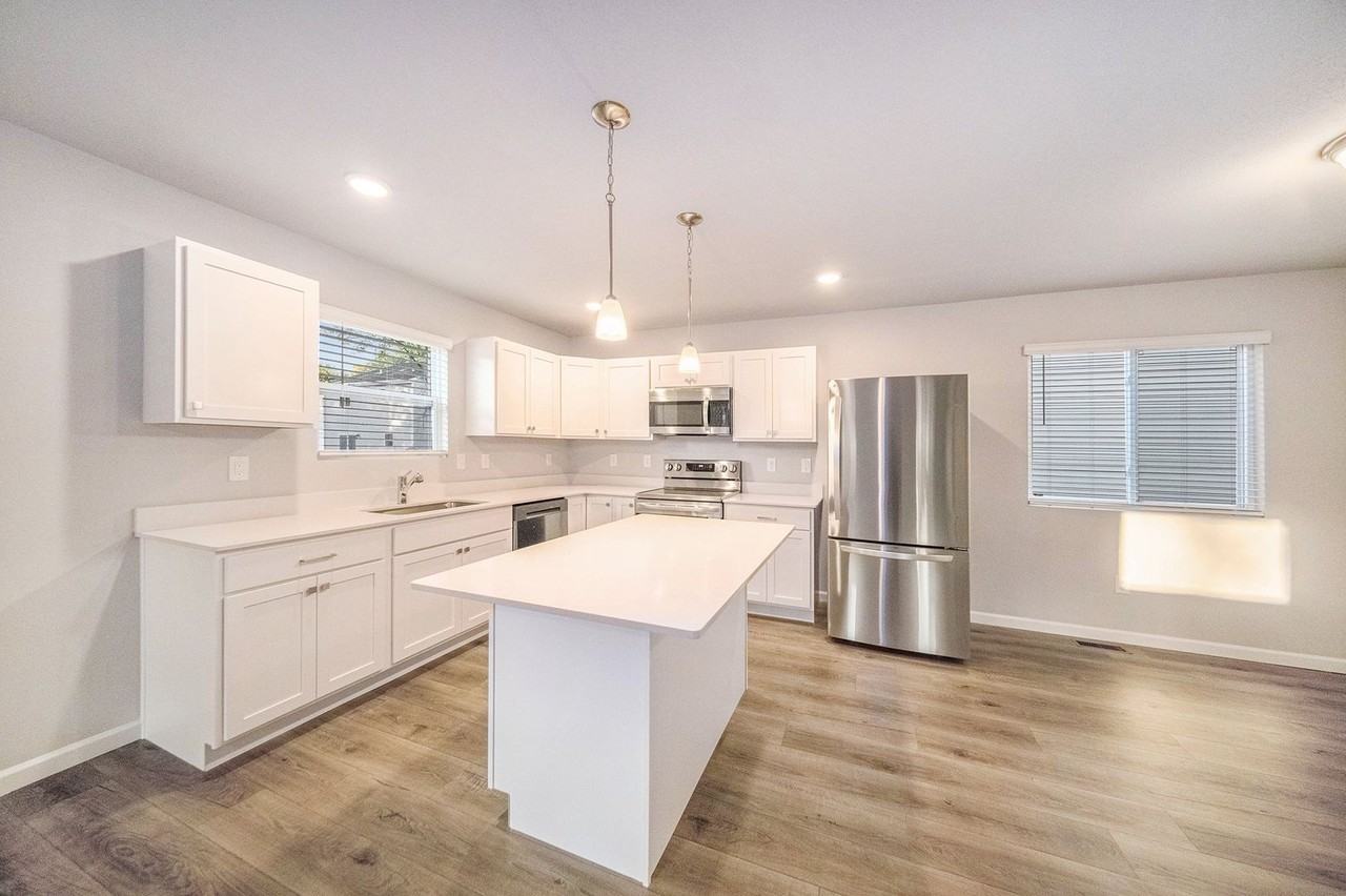 1316 Forest View Dr - Photo 4 of 21