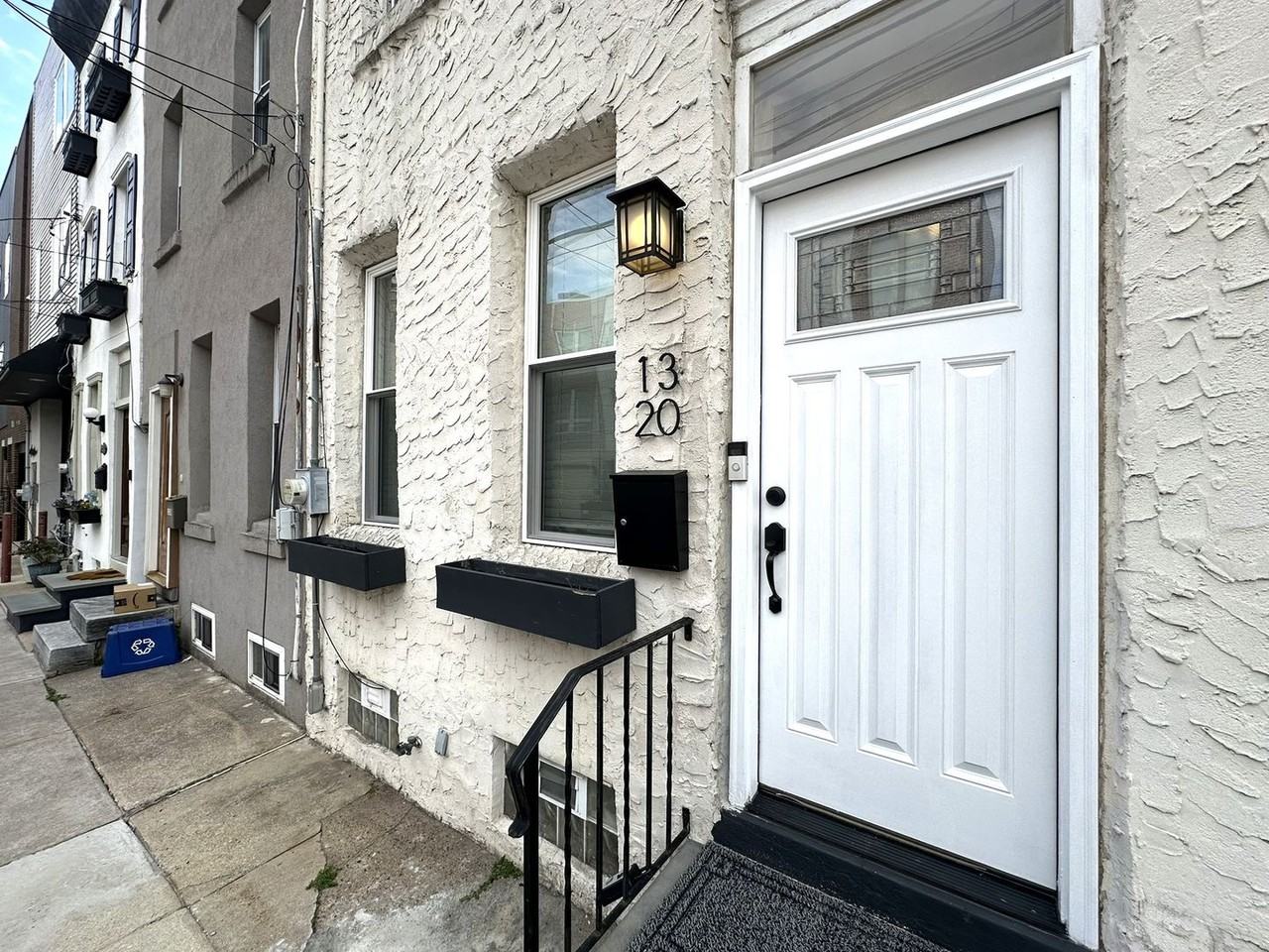 1320 Crease St - Photo 3 of 48