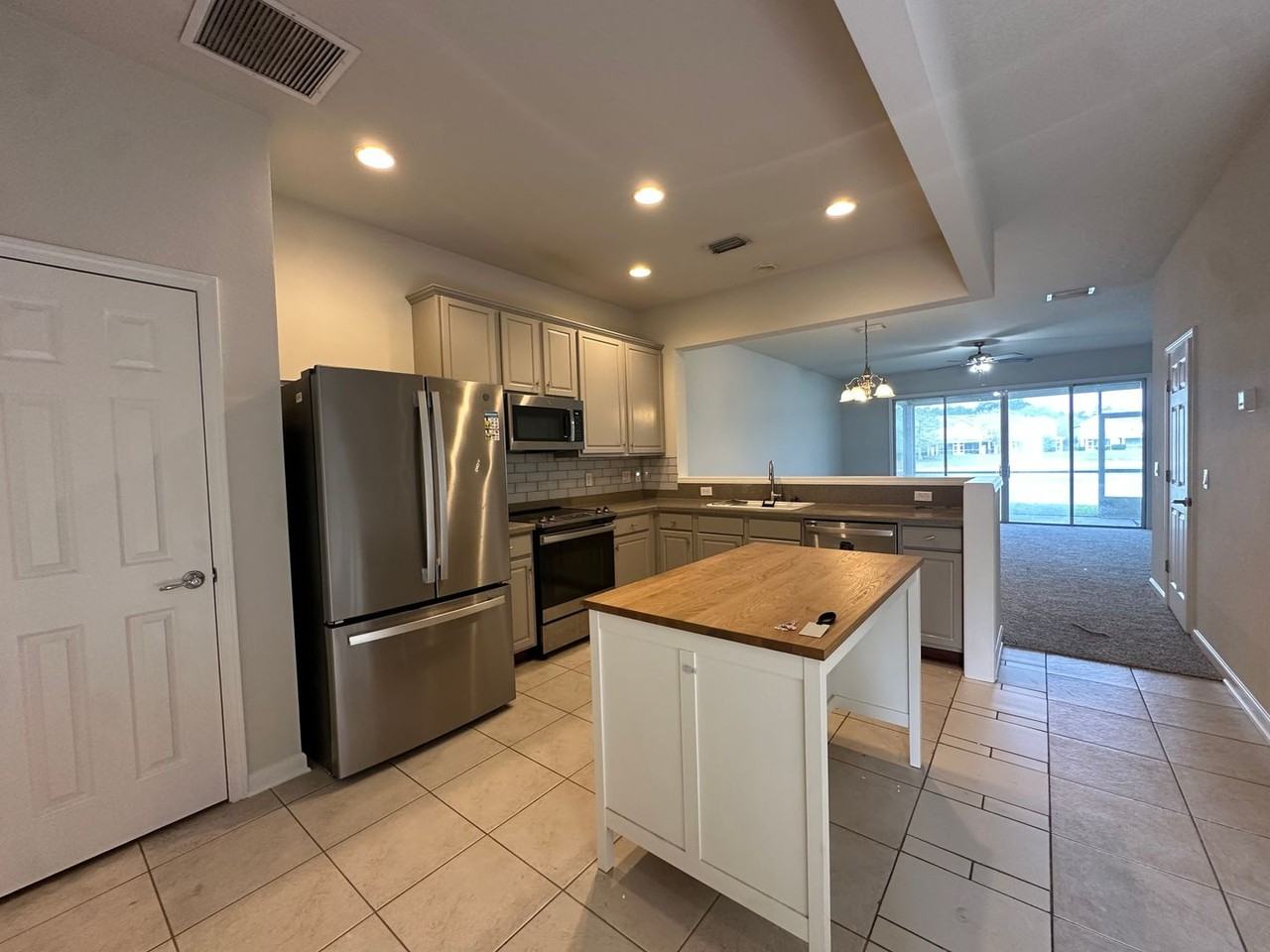 7034 Roundleaf Dr - Photo 2 of 20