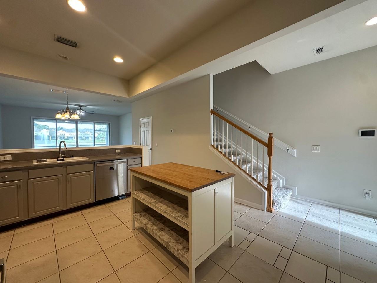 7034 Roundleaf Dr - Photo 3 of 20