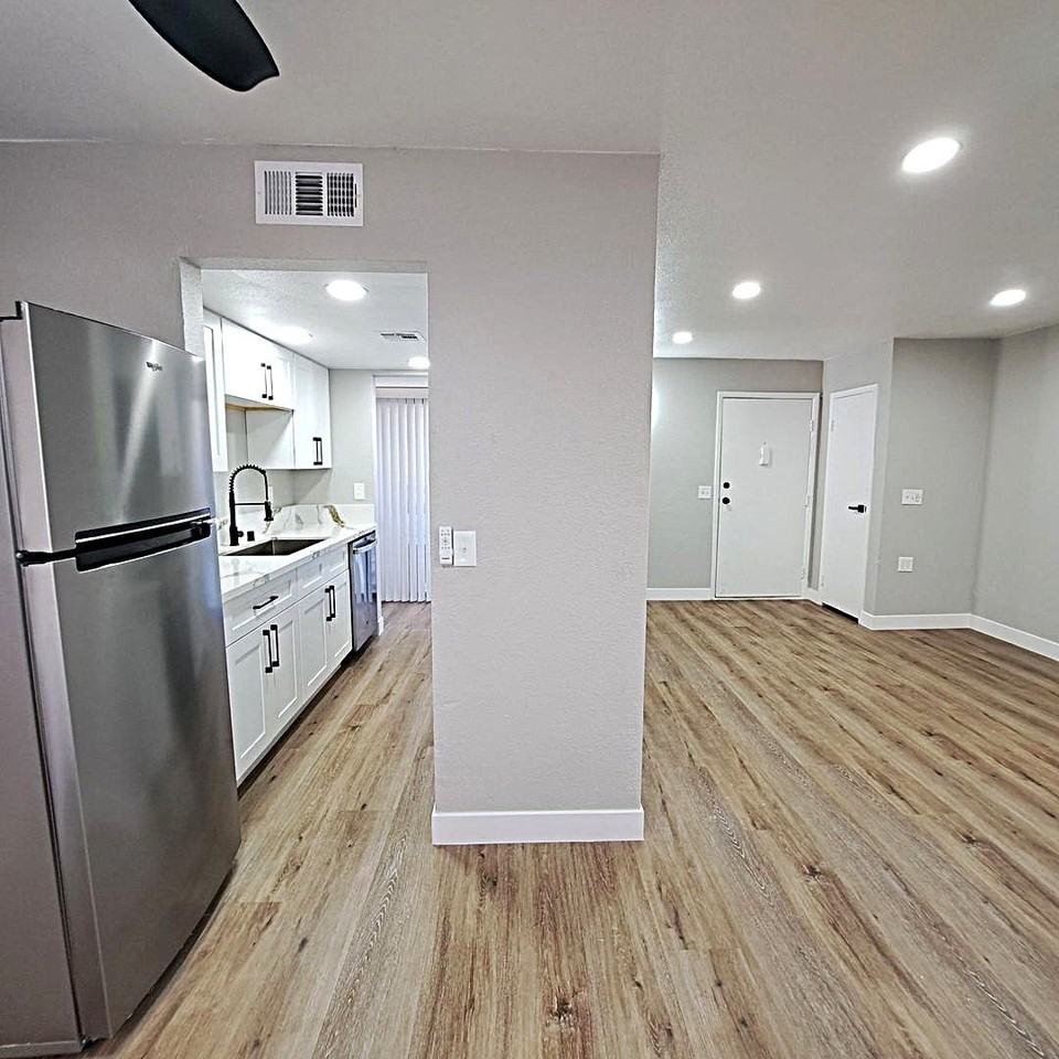 HENNYPLEX UNITS - Photo 6 of 15