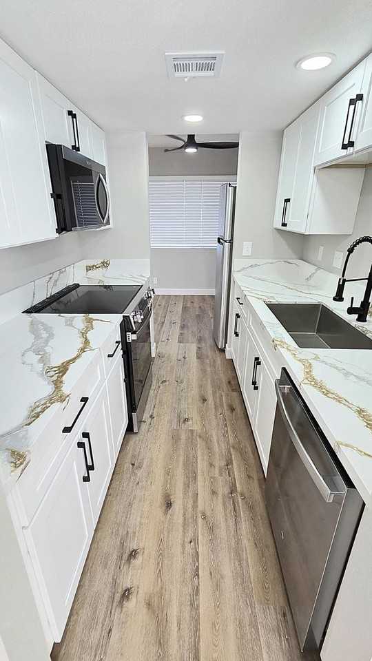 HENNYPLEX UNITS - Photo 7 of 15