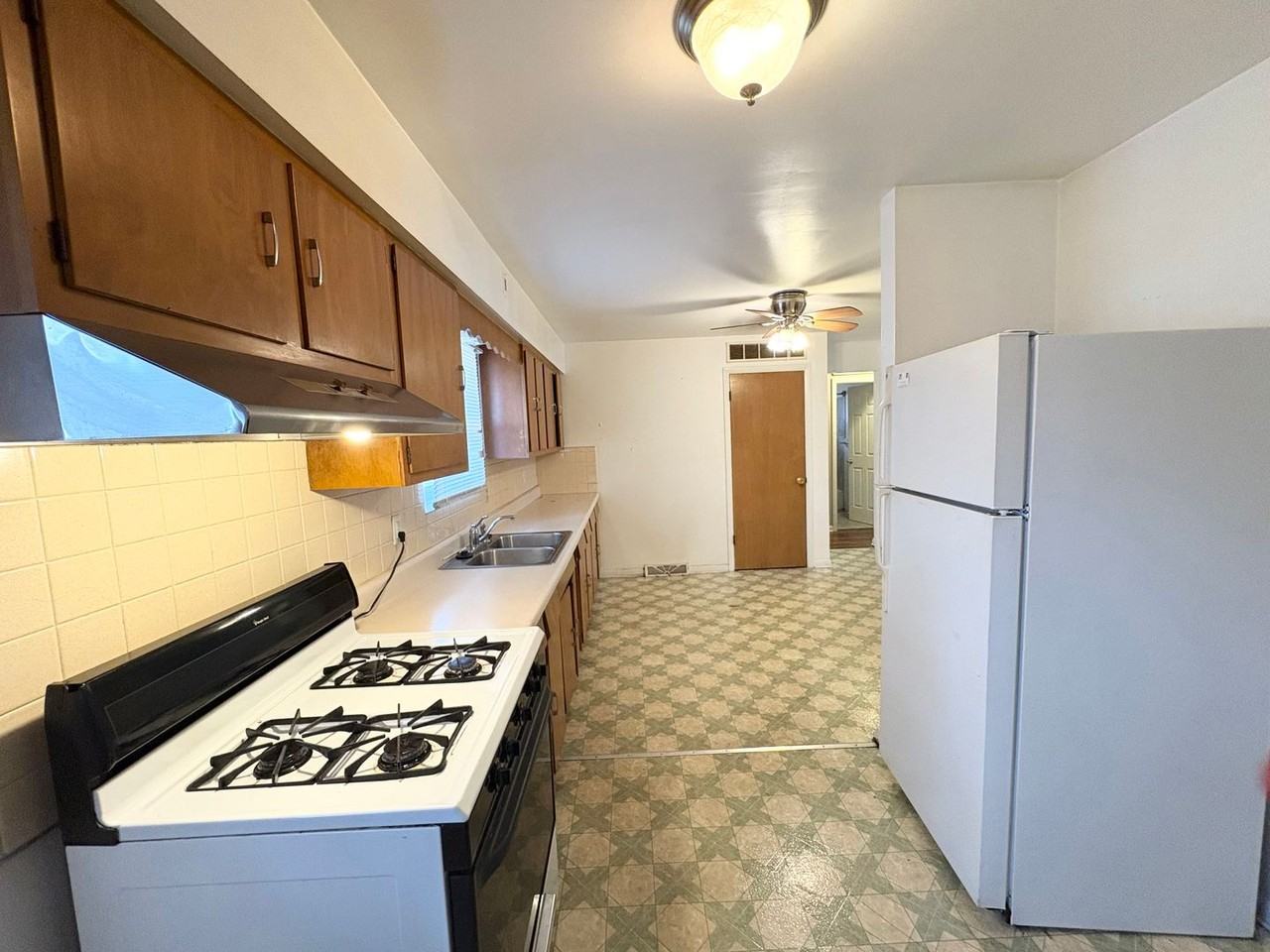 730 Hale St - Photo 4 of 9