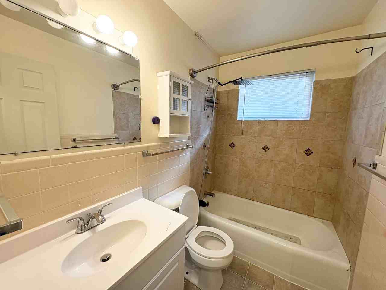 730 Hale St - Photo 7 of 9