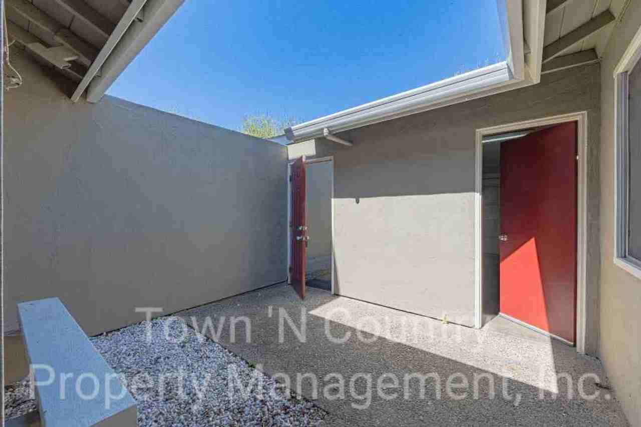 19120 Creekside Pl - Photo 3 of 29