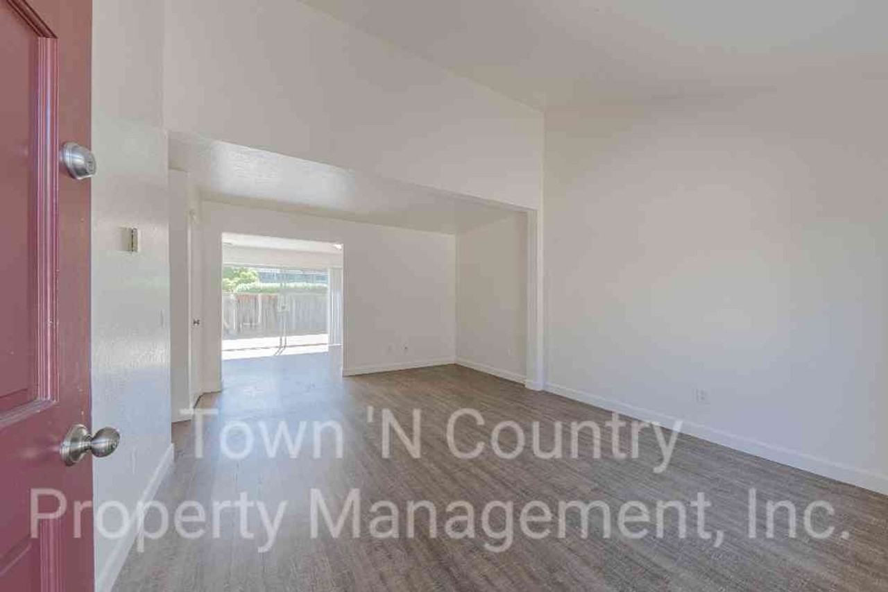 19120 Creekside Pl - Photo 4 of 29