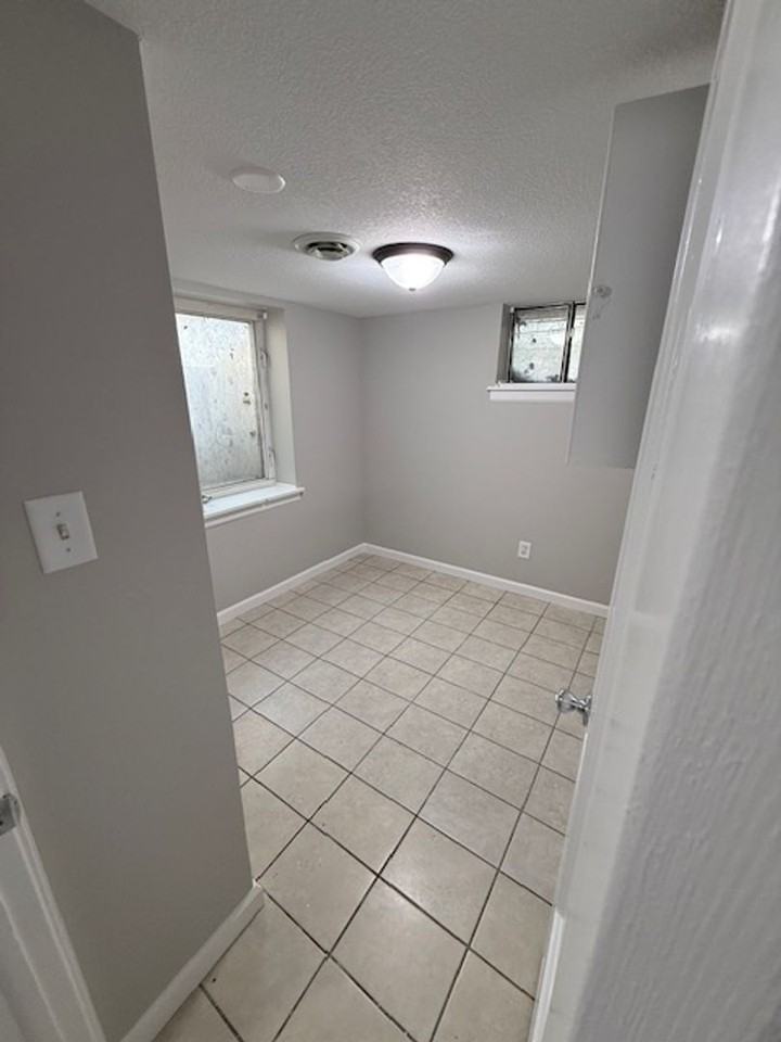 811 Pierre St - Photo 5 of 8