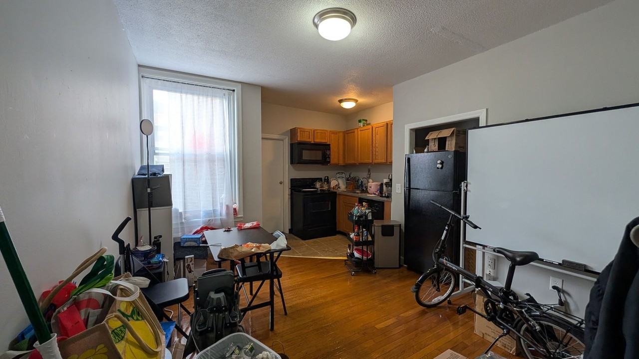1119 Commonwealth Ave - Photo 2 of 11