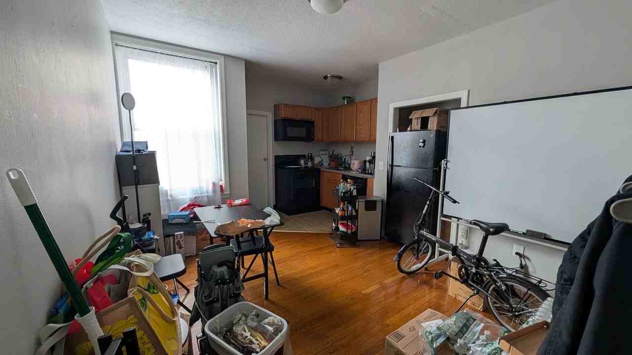 1119 Commonwealth Ave - Photo 3 of 11
