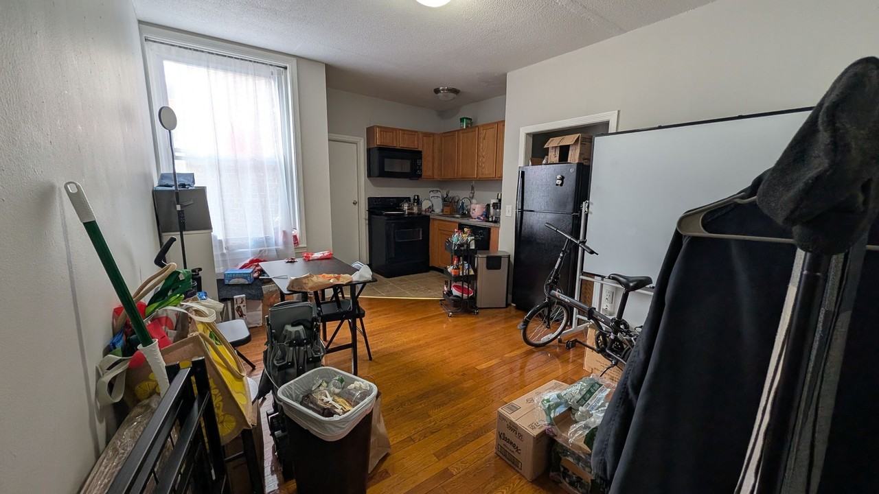 1119 Commonwealth Ave - Photo 5 of 11