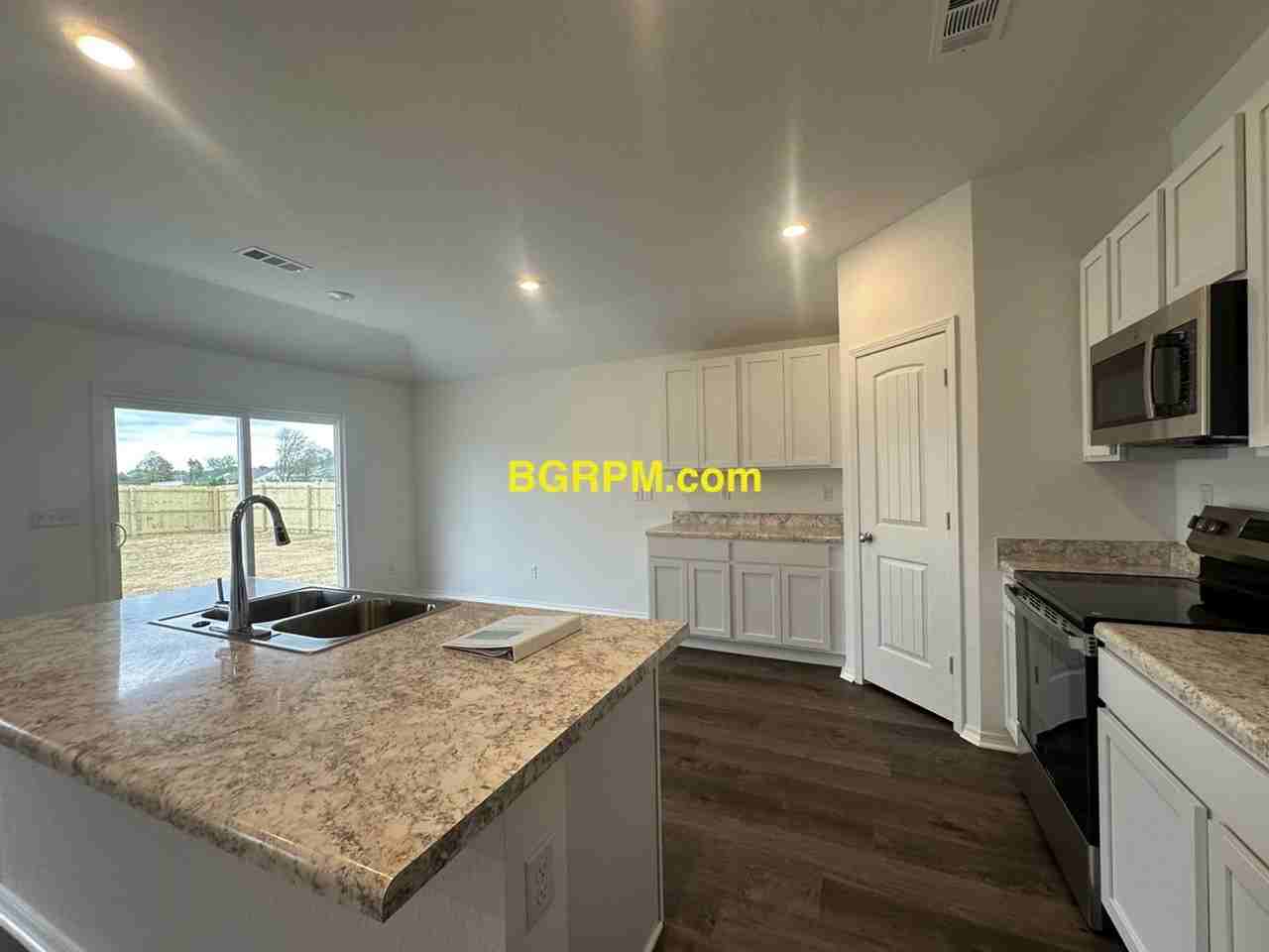 10 Ruger Cv - Photo 6 of 11