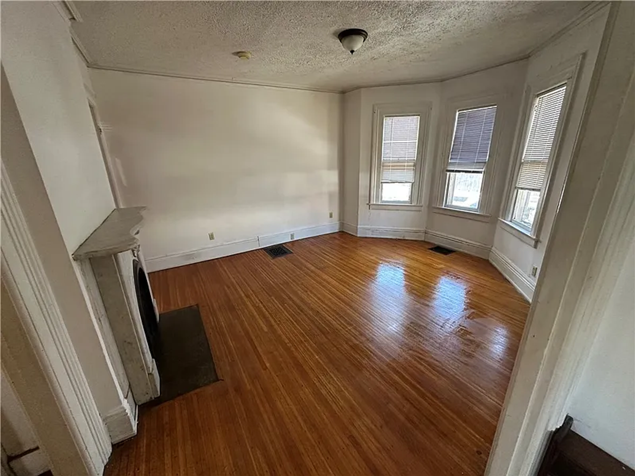 525 Averill Avenue - Photo 3 of 12