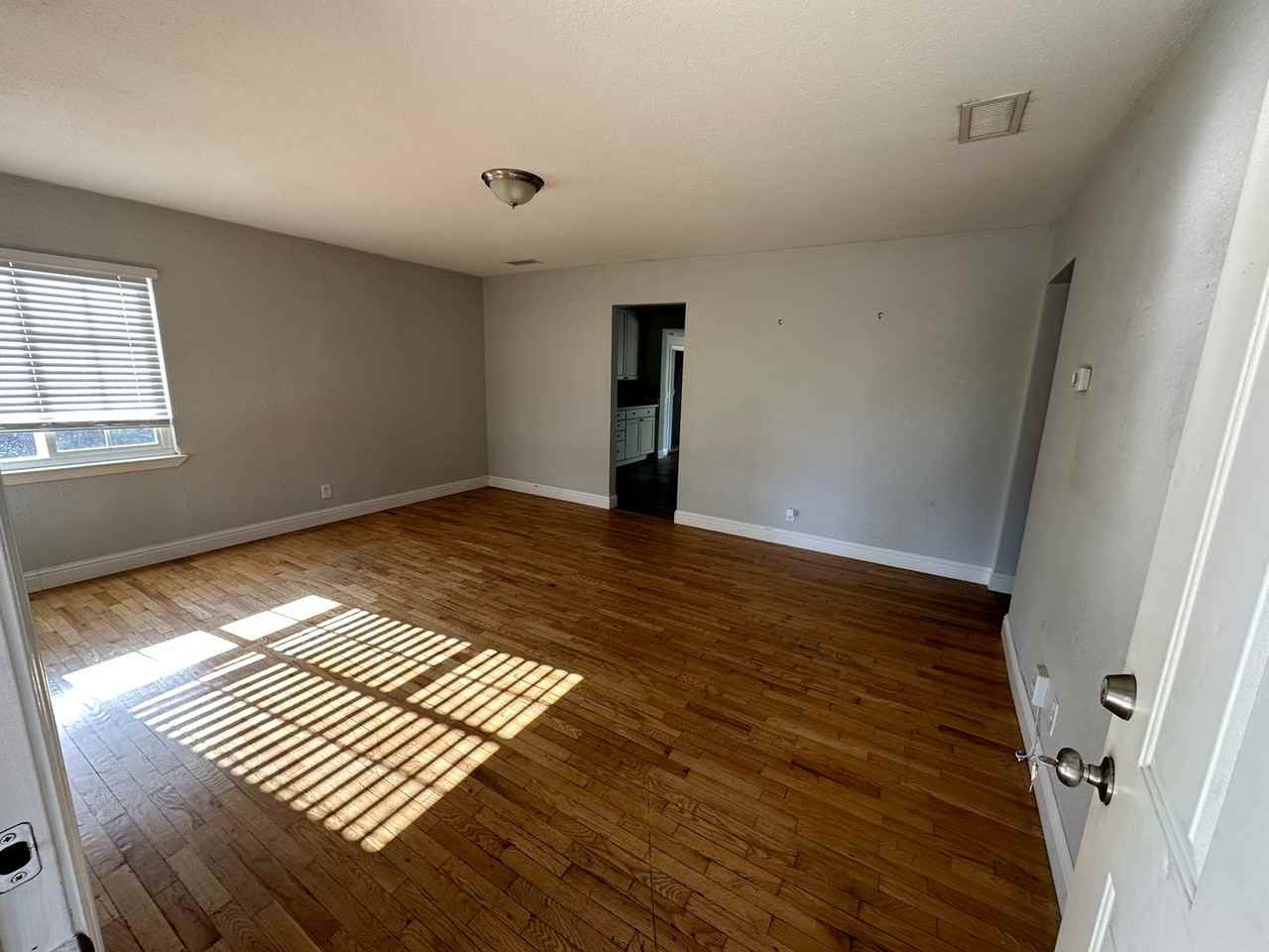 204 Emerson Ave - Photo 3 of 20